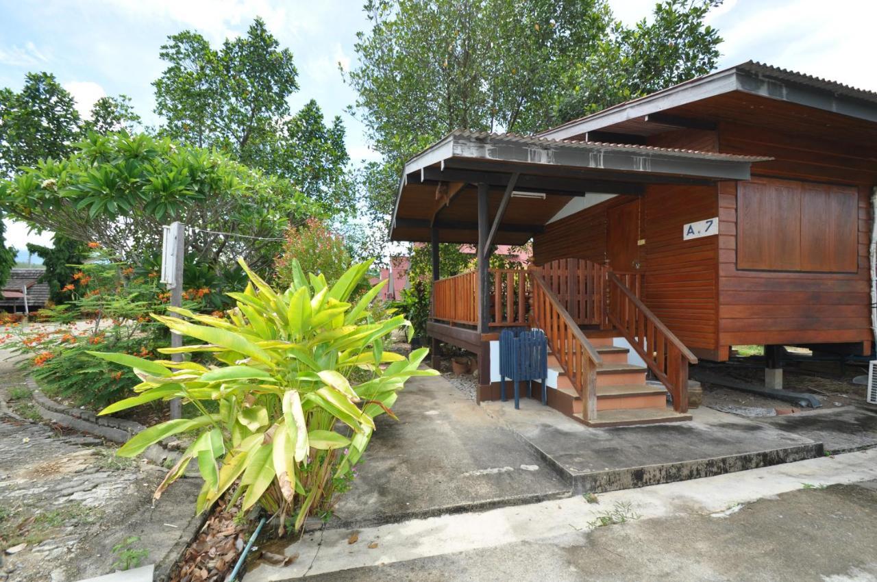 Mae Chaem Hotel And Resort Exterior photo