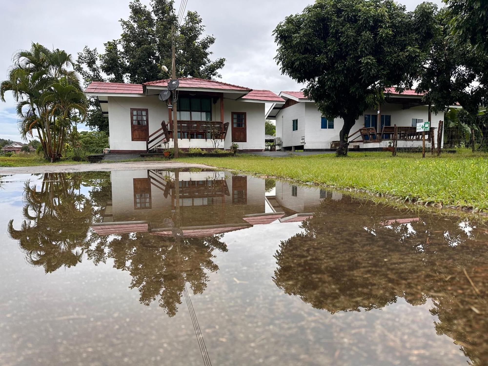 Mae Chaem Hotel And Resort Exterior photo