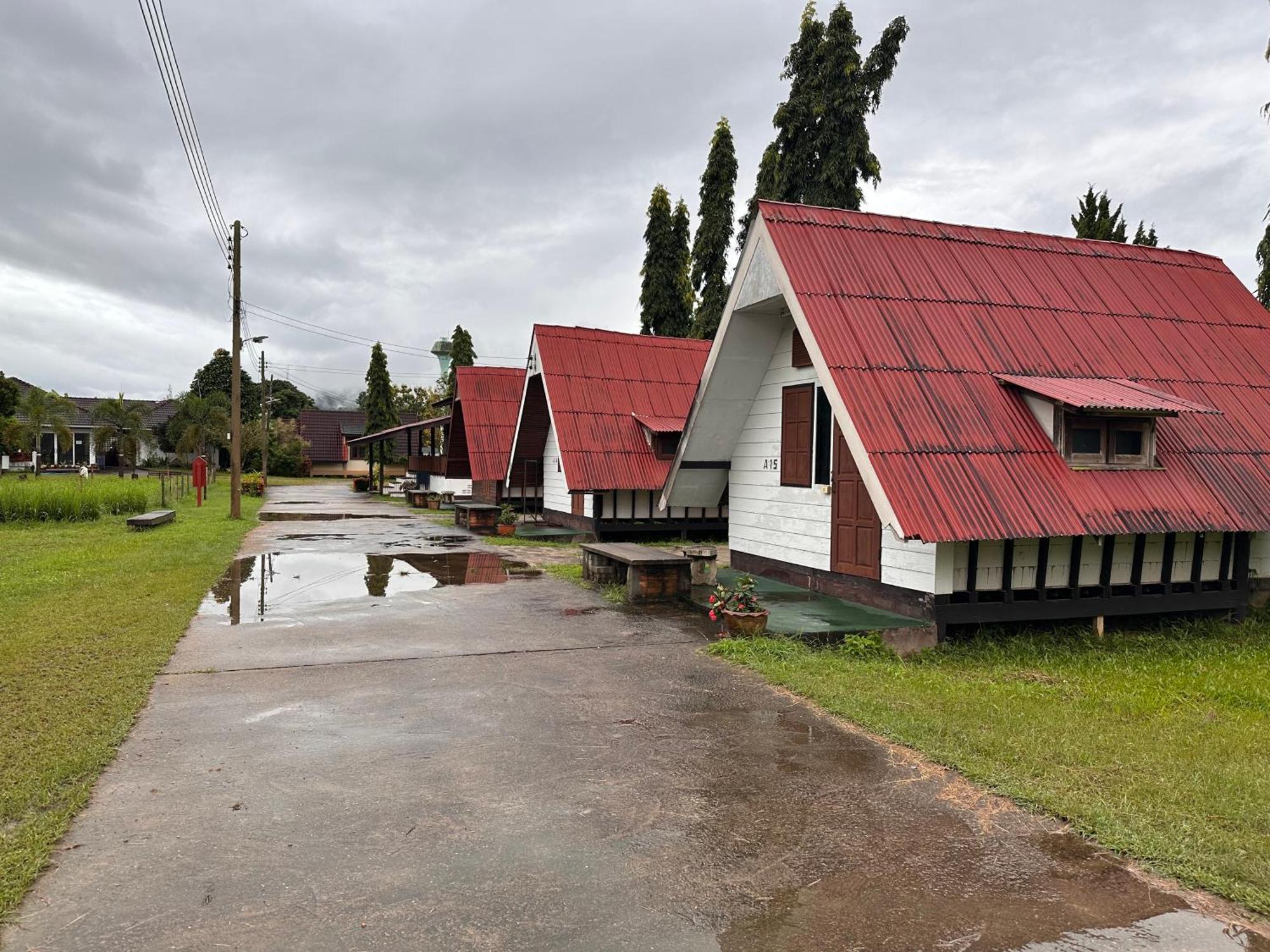 Mae Chaem Hotel And Resort Exterior photo