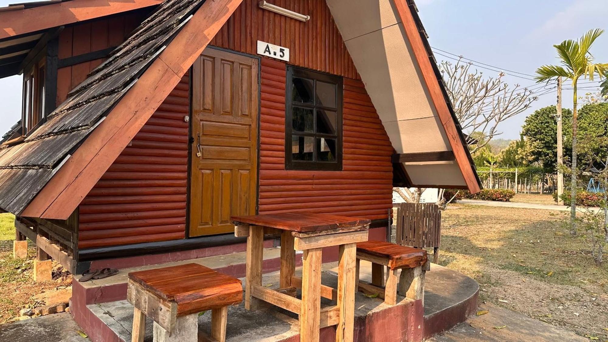 Mae Chaem Hotel And Resort Exterior photo