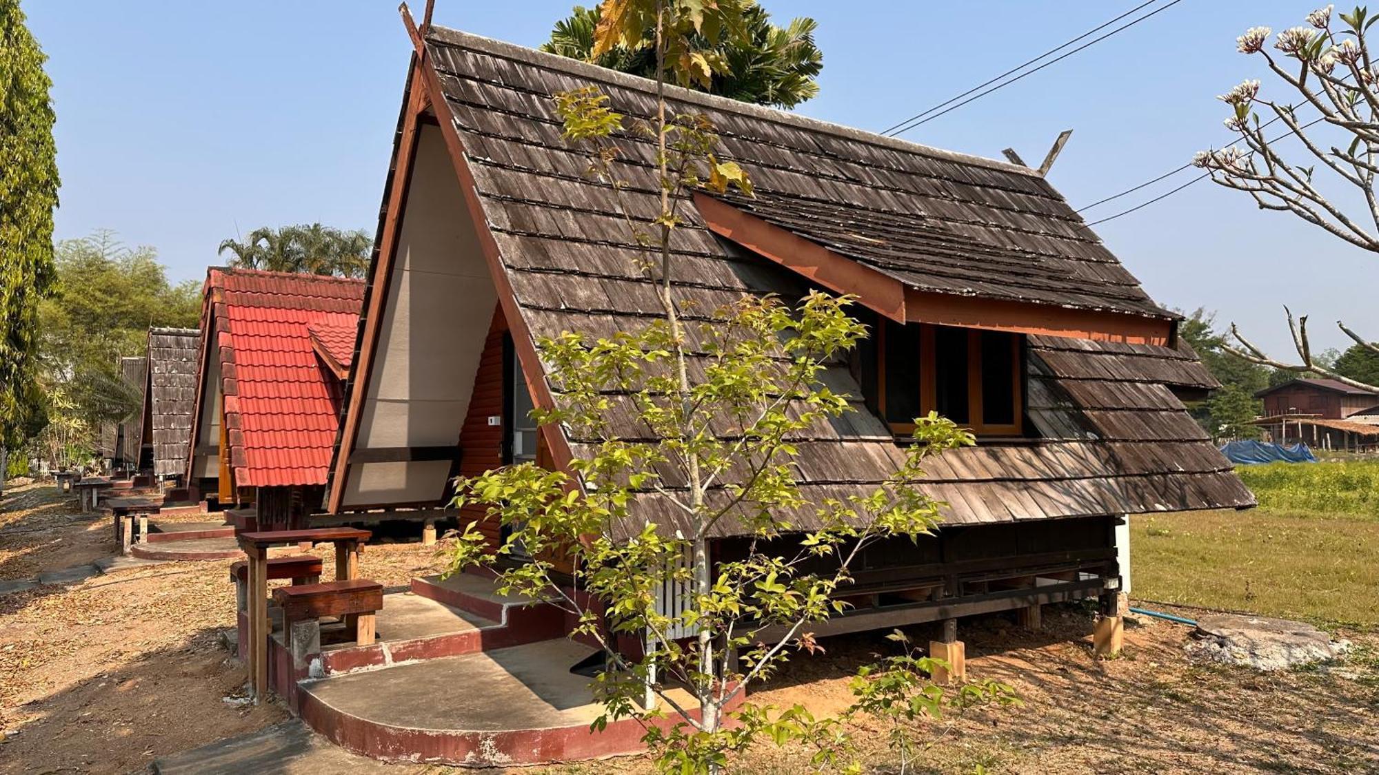 Mae Chaem Hotel And Resort Exterior photo